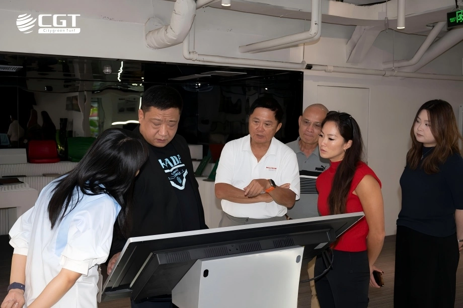 Vietnam Swimming Federation delegation touring CGT CityGreen Sports Group headquarters and intelligent manufacturing facilities